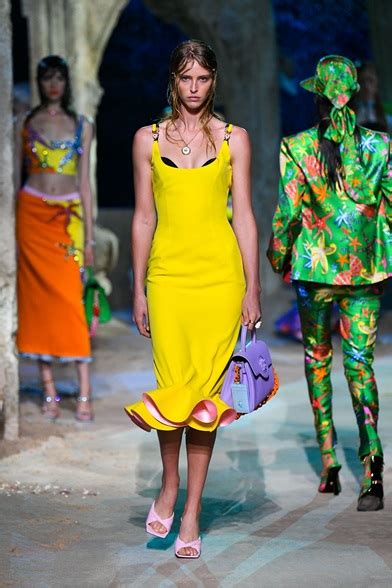 collezione primavera estate 2021 versace